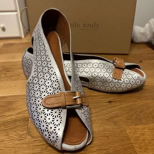 Kenneth Cole Silver Sandals (9)